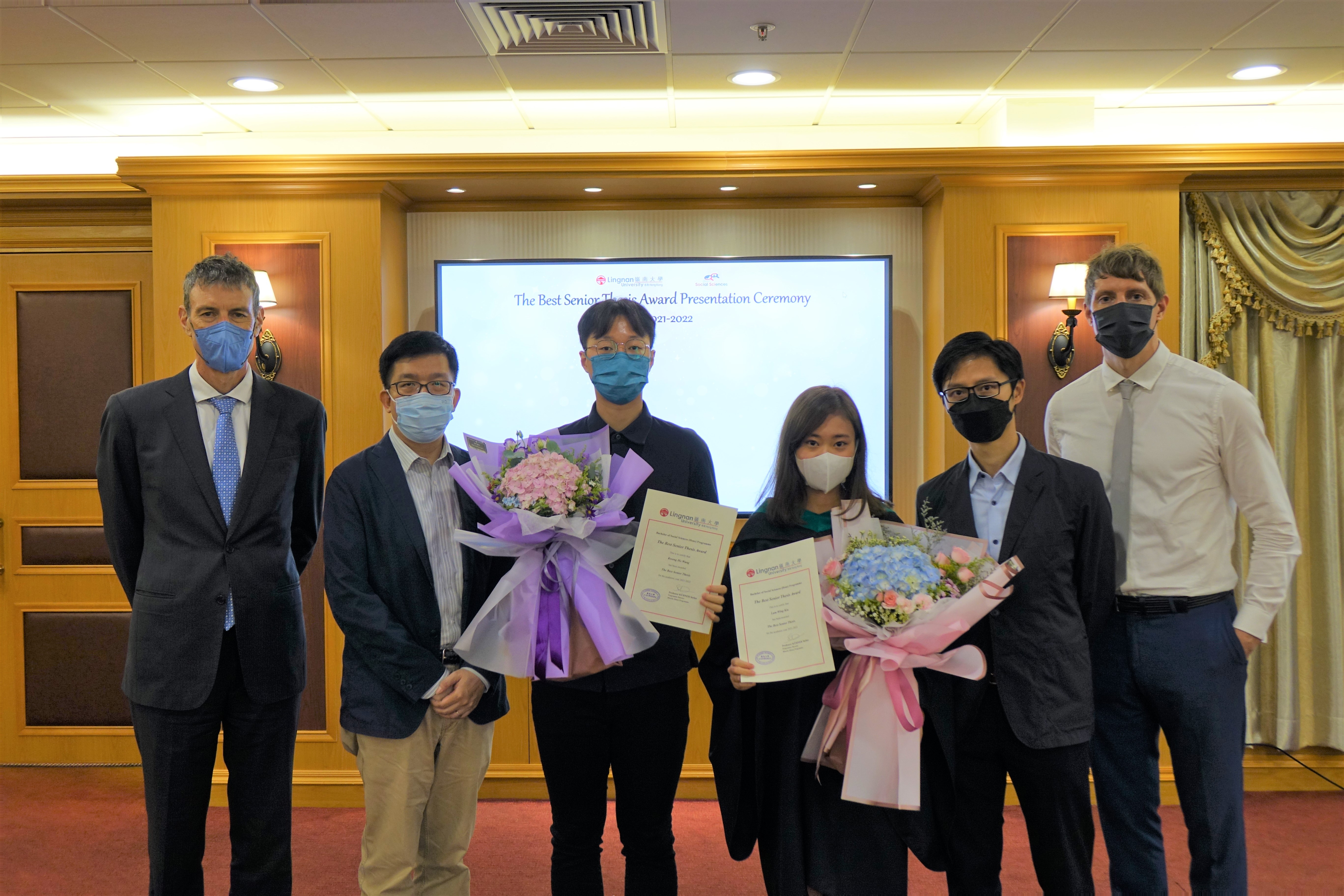 Group picture of the Best Senior Thesis Award, AY2022